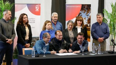 Gutiérrez, Suárez y Colonna, en el acto de firma del convenio. Foto gentileza.