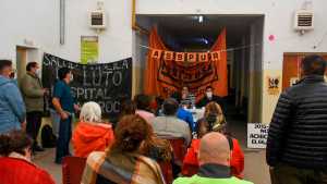 Hospitalarios salen a las calles de Roca para reclamar por sus salarios