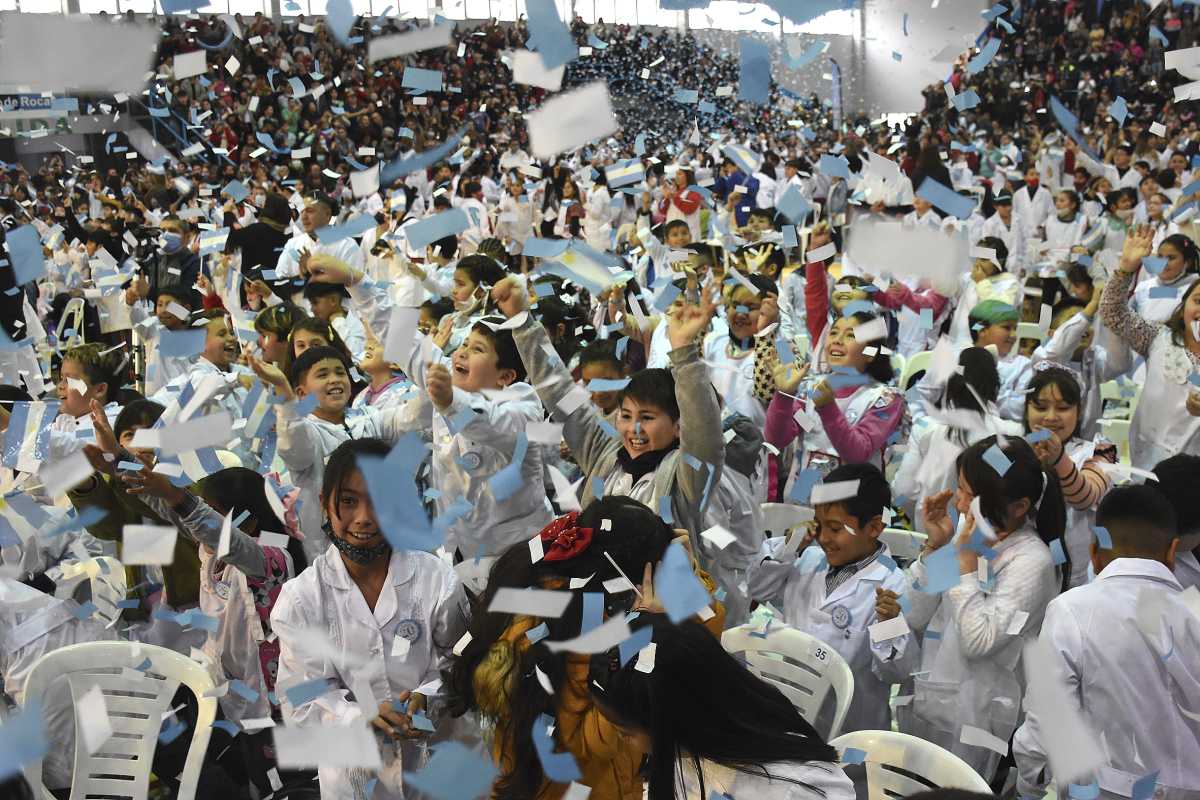 Estudiantes de las Ovejas harán su promesa a la bandera en Rosario. Foto archivo: Juan Thomes