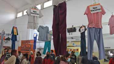  A fines del mes pasado protestaron con una intervención artística. Foto Juan Thomes.