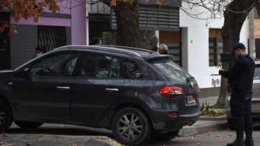 En la vivienda del matrimonio se realizaron distintas pericias. Hasta el lugar llegó el fiscal Ricardo Romero. (foto: Juan Thomes)