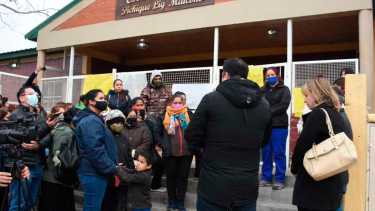 Prometen paredón, cámaras y corredor seguro, pero las protestas siguen en escuelas de barrio Nuevo