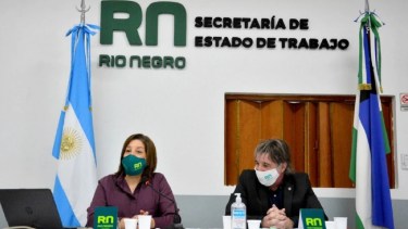 Agosto del 2020. La gobernadora Carreras y el ministro Stopiello en el inicio de la comisión del Convenio Colectivo. Foto Archivo