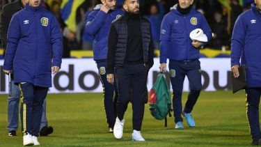 El Apache hace su debut oficial como director técnico en el Gigante de Arroyito. (Foto: Fotobaires)