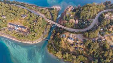 El río Correntoso, 300 metros de pura belleza para unir dos lagos en Villa La Angostura. @turismovla