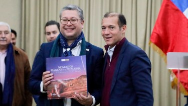 El gobernador de Neuquén, Omar Gutiérrez y el alcalde de la ciudad de Temuco, Roberto Neira Aburto 