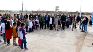 Con alumnos en las aulas, Gutiérrez inauguró una escuela en Añelo