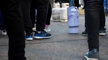 En el otoño e invierno, los vecinos de Neuquén tienen dificultades para conseguir garrafas. Foto: Matías Subat