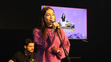 Áneka fue escogida por su perfil para interpretar a Ana en la ficción. Foto Prensa de IUPA.