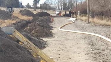 La empresa está trabajando para soldar el caño de acero que se rompió y afectó el suministro de gas. Foto: gentileza