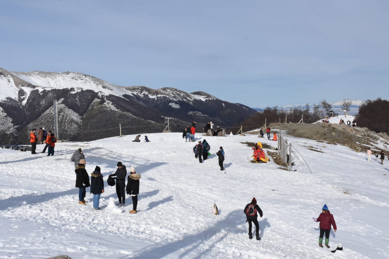 El cerro bayo abrió este fin de semana para que los peatones disfruten de la nieve. Foto: Gentileza