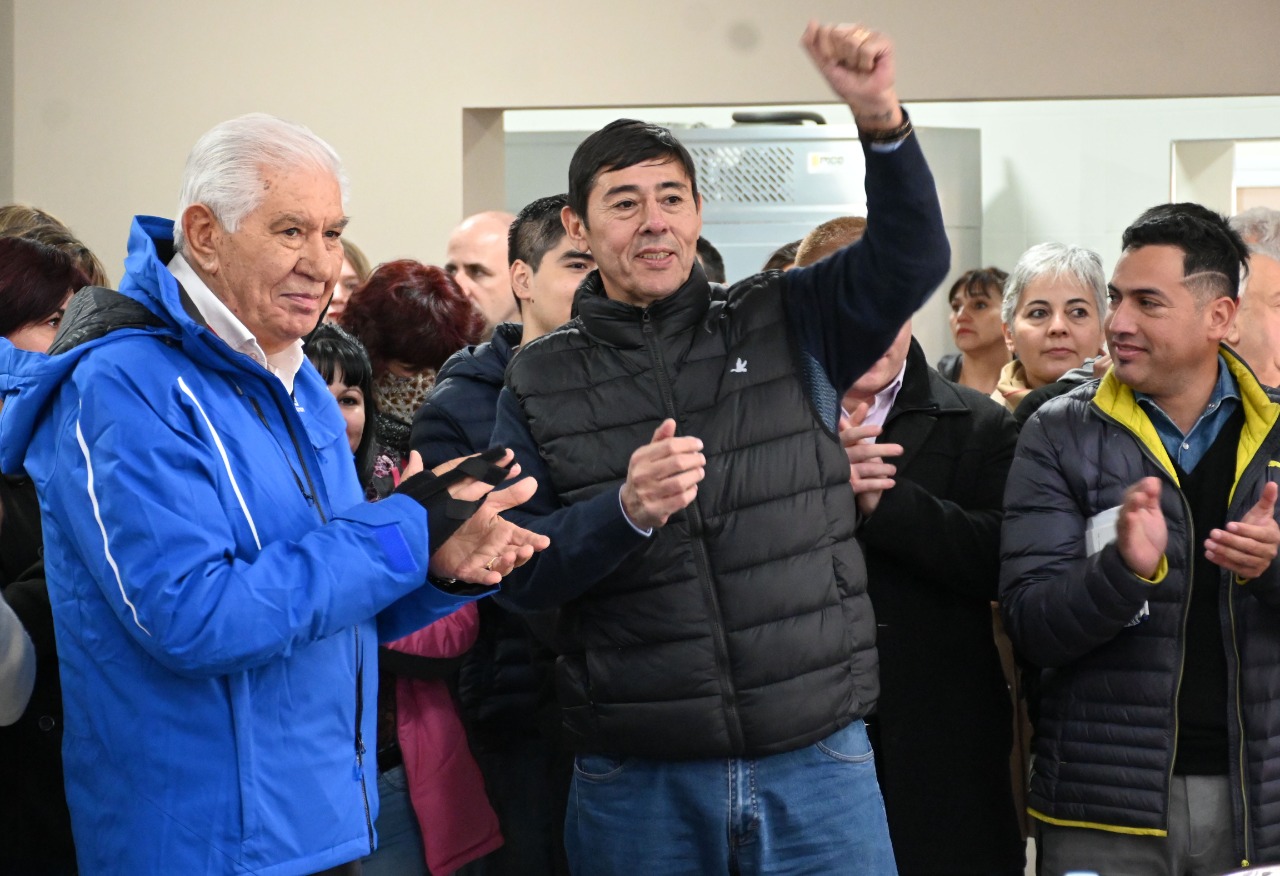 Los líderes de la Azul y Blanca reunieron a su gente en el camping petrolero. Foto: Florencia Salto.