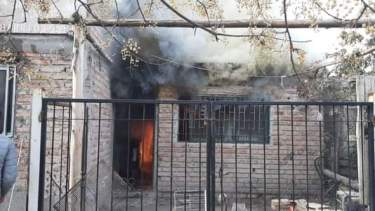 Solicitan ayuda para un merendero que se incendió en el barrio Puente Cero de Roca
