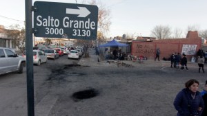 Familias desalojadas en Neuquén que volvieron a ocupar las casas tendrán una mediación el martes