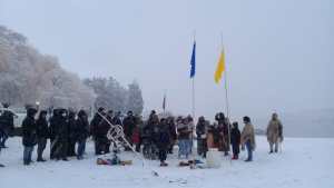 Bajo la nieve que caía, celebraron la llegada del Año Nuevo Mapuche en Piedra del Águila