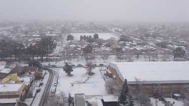 Ante la acumulación de nieve las autoridades solicitaron circular con precaución. Foto César Izza