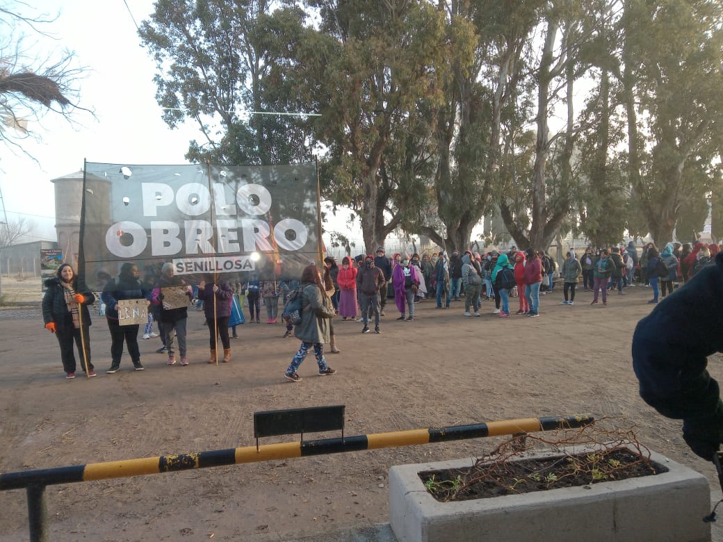 El Polo Obrero ha realizado varias manifestaciones en reclamo de asistencia con leña y gas. (Gentileza).-