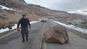 Alertan por la caída de rocas en la Ruta 40 cerca de Junín de los Andes