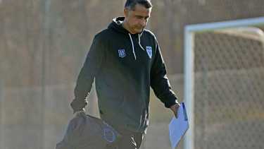 Luis Medero, flamante entrenador de Cipolletti, que perdió hoy por el Federal A. Foto: Florencia Salto 