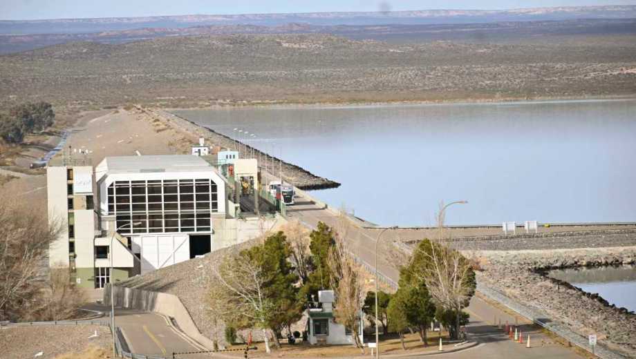 El dique Arroyito es compensador de El Chocón y el vencimiento de la concesión es en julio del año que viene (Florencia Salto)