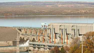 Los funcionarios de Río Negro y Neuquén quedaron a la espera de la reanudación de la reunión con Nación por las concesiones hidroeléctricas que nunca de dio. 