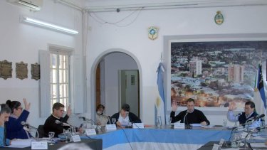 Por mayoría los concejales pidieron se derogue una disposición que autoriza el pago del seguro del vehículo particular del intendente. (Foto Néstor Salas)