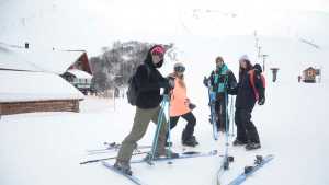 Abrió cerro Chapelco: cuánto cuesta ir a esquiar y los precios del Curso de Residentes
