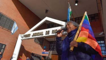 La jornada por la memoria se desarrolló frente al Poder Judicial de Río Negro. Foto Gentileza Vanesa  Schwemmler.