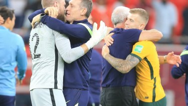 El arquero Redmayne entró en el minuto 119 y atajó el penal decisivo para Australia. Foto: AP