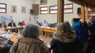 Los vecinos usaron la banca del vecino del Deliberante para exigir acciones contra la inseguridad en San Martín de los Andes. (Foto FM de la Montaña).-