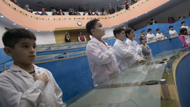 Los alumnos estuvieron acompañados por sus familias. Foto: Pablo Leguizamon.