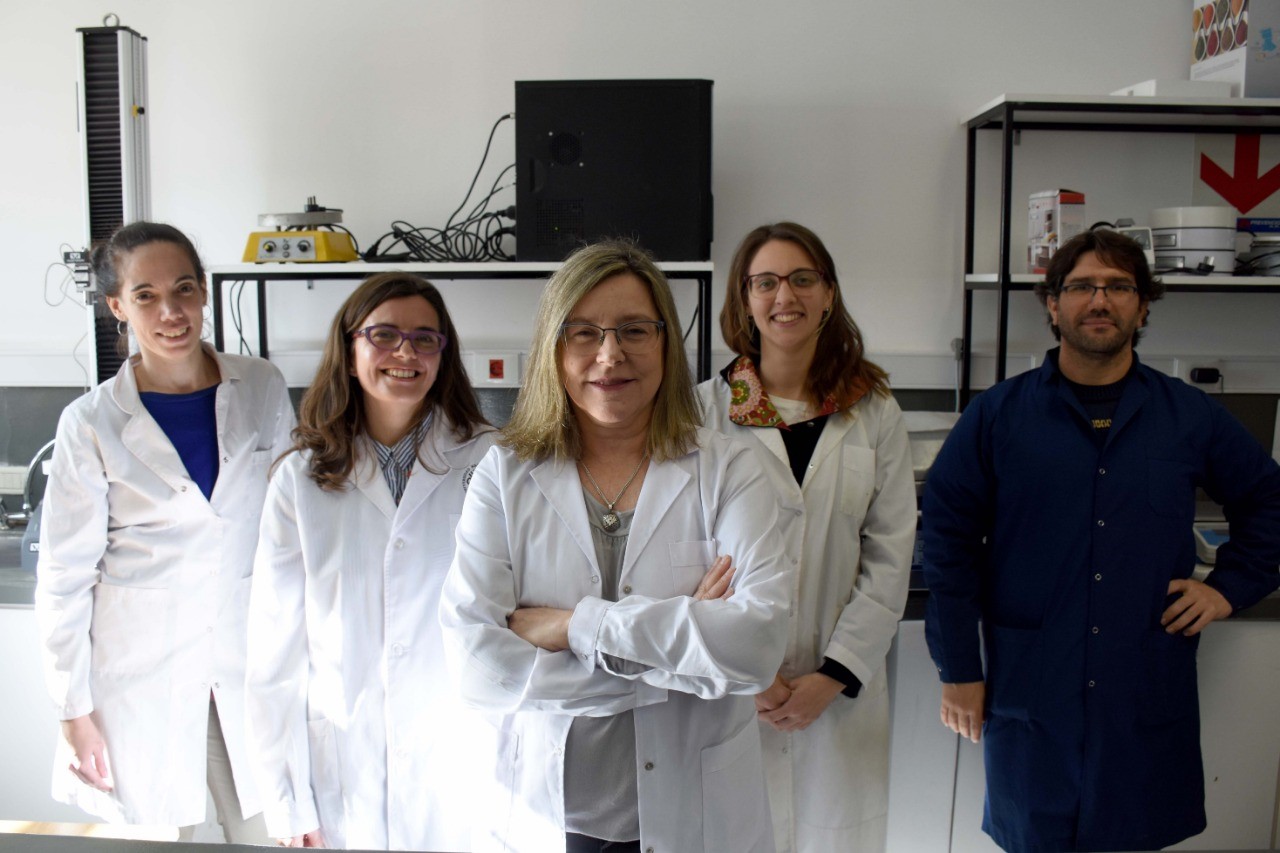 Hay equipo. Los investigadores del PROBIEN en Neuquén que estudian productos que favorecen la bioeconomía. Foto: Matías Subat