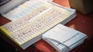 Una encuesta señala que el 67% de los argentinos apoya la boleta única de papel