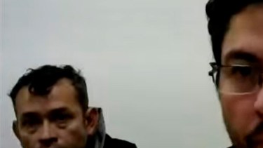 A la izquierda el imputado junto a su abogado. 