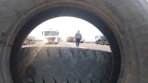 Ruta 22: transportistas cortan el tránsito a camioneros en Roca y Chichinales