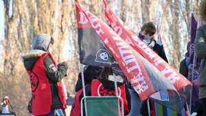 Organizaciones sociales se movilizan en Cipolletti en contra del ajuste