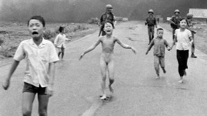 La niña del napalm es una mujer que no puede olvidar: 50 años de la foto
