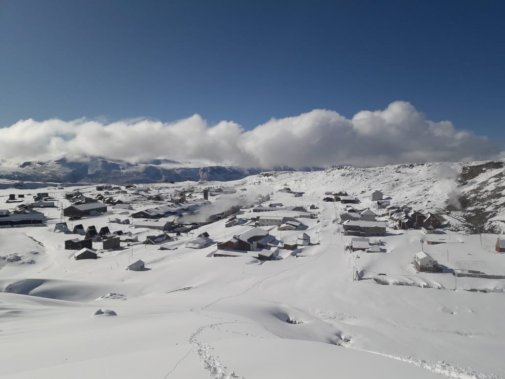 Así está Copahue hoy, cubierta por la nieve. Una maravilla de Neuquén al norte de la Patagonia. Foto: Nicolás Canter.