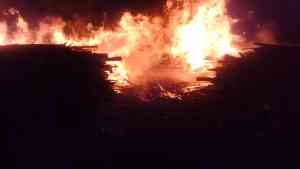 Un feroz incendio se desató en el aserradero de Roca y pudo ser controlado a tiempo