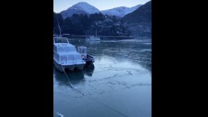 El frío congeló el mar en un emblemático fiordo del sur de Chile