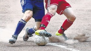 Morir jugando al fútbol: ¿se hacen esfuerzos para evitarlo?