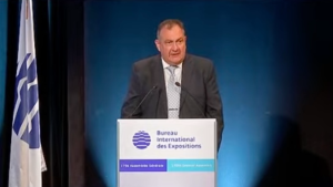 En París, Gennuso postuló a Bariloche como sede de la expo mundial