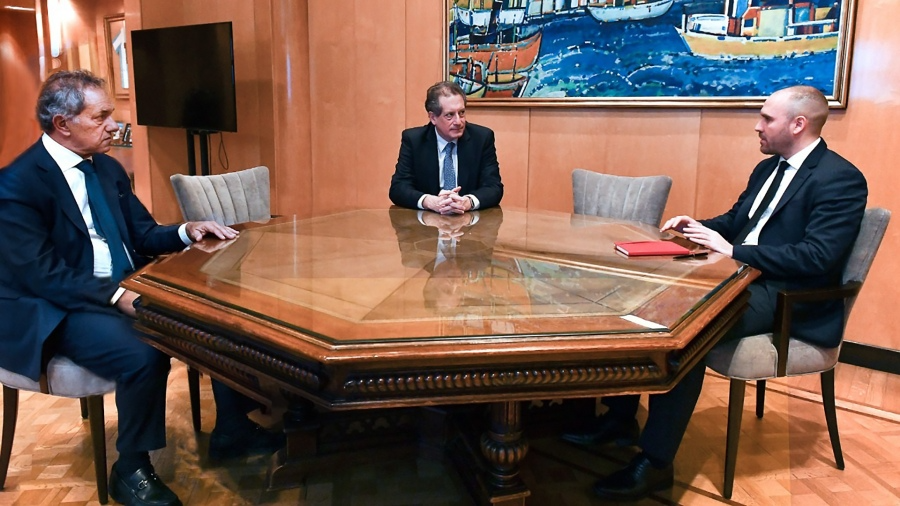 Martín Guzmán, Miguel Pesce y Daniel Scioli se reunieron anoche en el ministerio de Economía. 