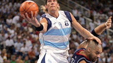 Semifinales de Atenas 2004, uno de los grandes momentos en la carrera de Walter Herrmann contra Estados Unidos. 