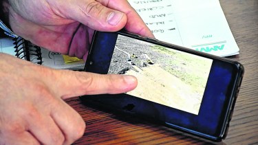 La firma subcontratada, SYR Energía, ya abre caminos y trabaja en las bases de los seis primeros mástiles de medición del viento. Foto: gentileza.