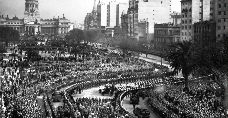 Una gran multitud participó en los funerales del general Juan D. Perón.