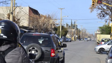 En los semáforos se instalarán cámaras para detectar quienes crucen en rojo. (Foto Néstor Salas)