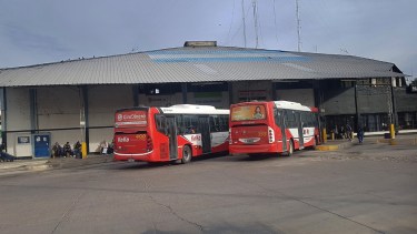 Vecinos de Regina impedirán la salida de colectivos de Koko para reclamar se restablezcan recorridos por la zona rural. (Foto Néstor Salas)