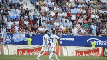 Lionel Messi abrió la cuenta desde los doce pasos para Argentina. 