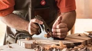 4 cursos prácticos de carpintería para regalarle a un papá «de buena madera»